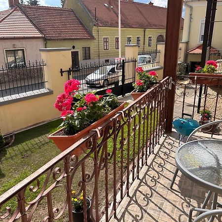 Balazs Apartman เอ็กเกอร์ ห้อง รูปภาพ